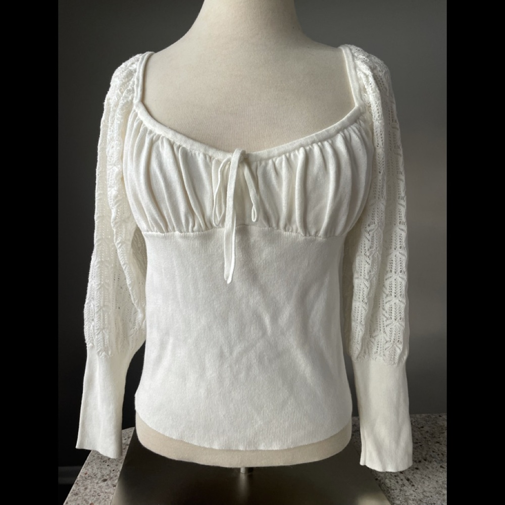 Leith ivory top with knit sleeves
